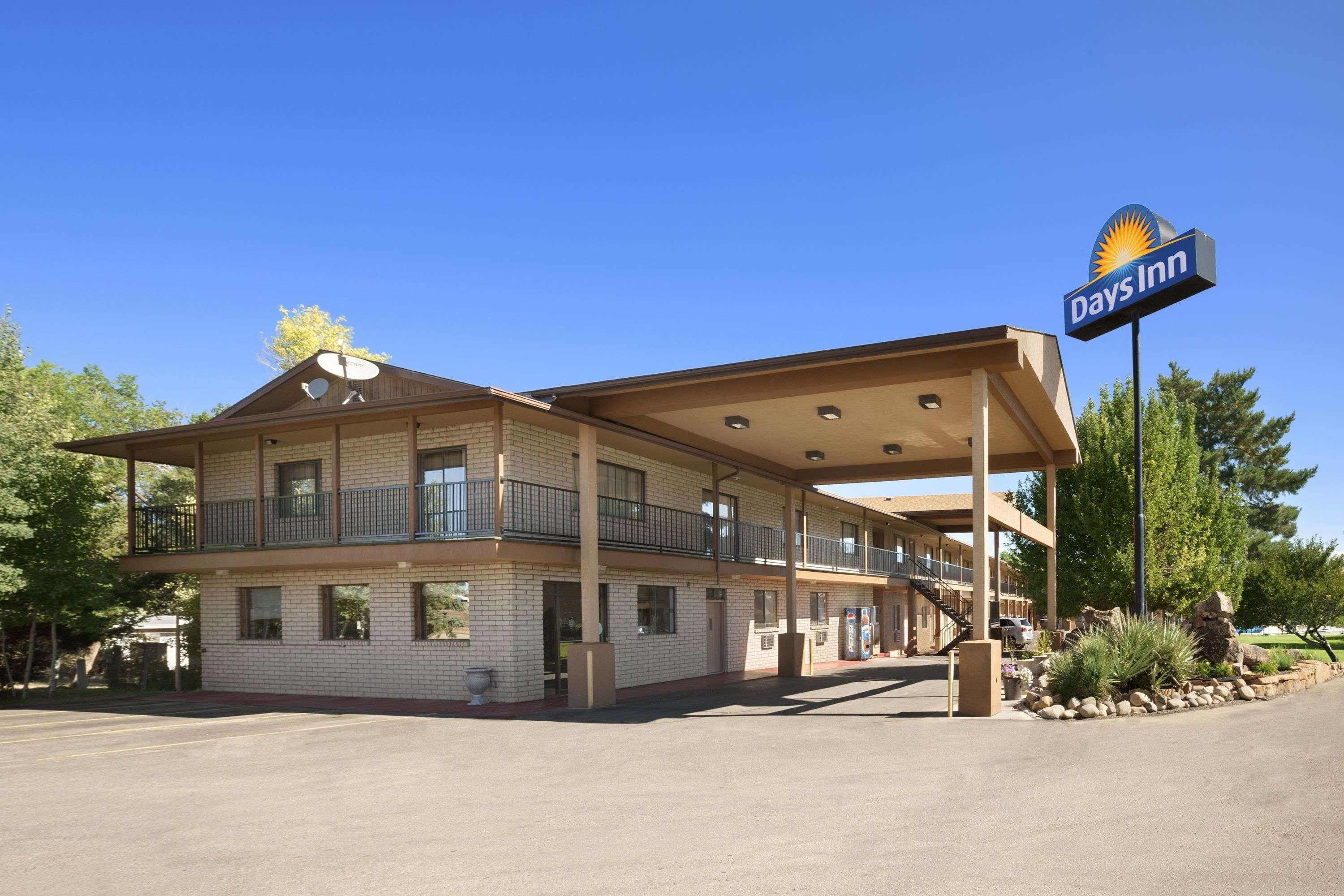 Days Inn By Wyndham Cortez Exteriör bild